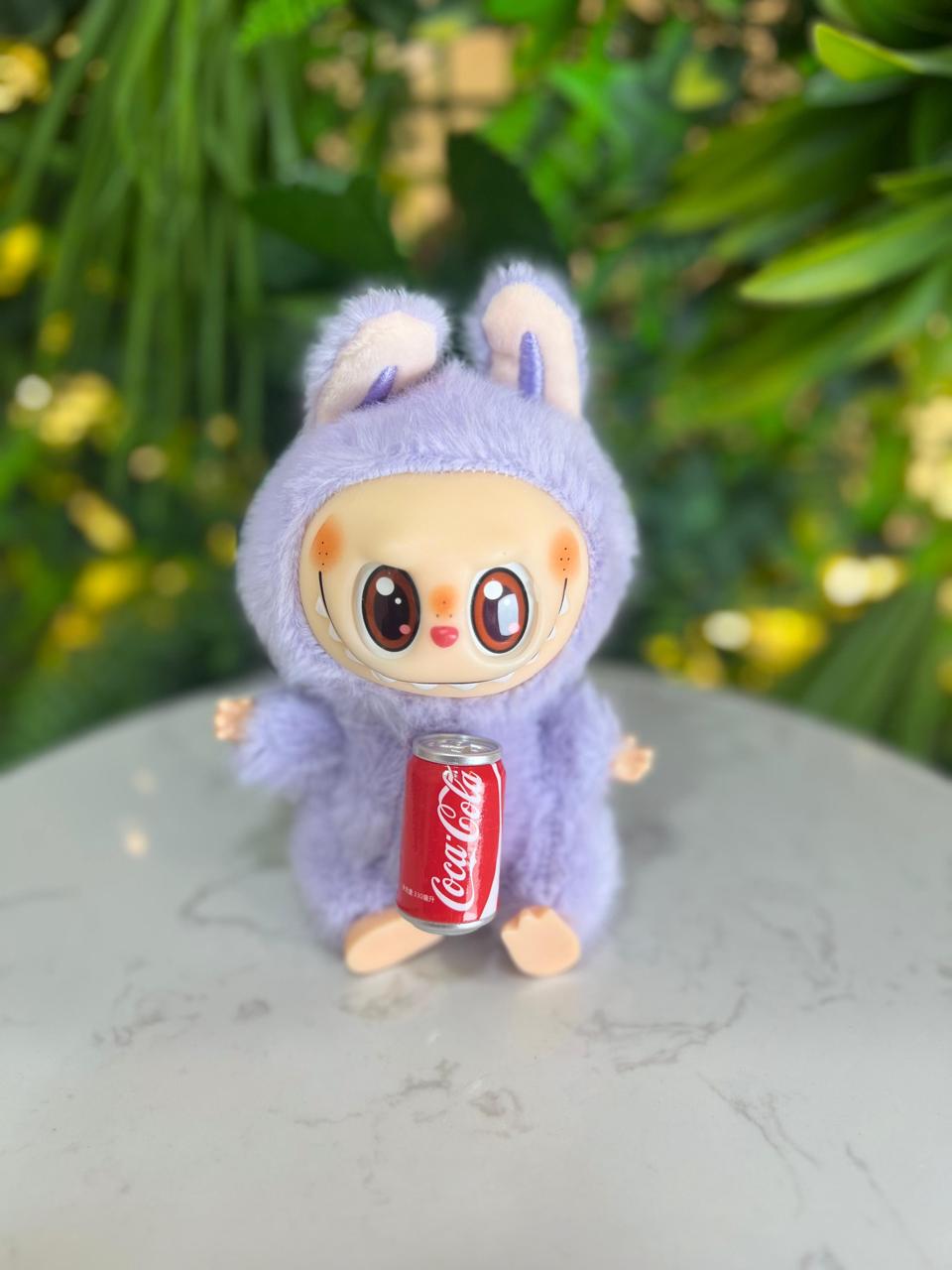 Vista 6 de LABUBU COCA-COLA - COLOR - COCACOLA: BEIGE-LATA